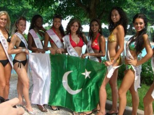 download Beautiful  Girls Wold Celebration 14Th August Pakistan Independence Wallpapers